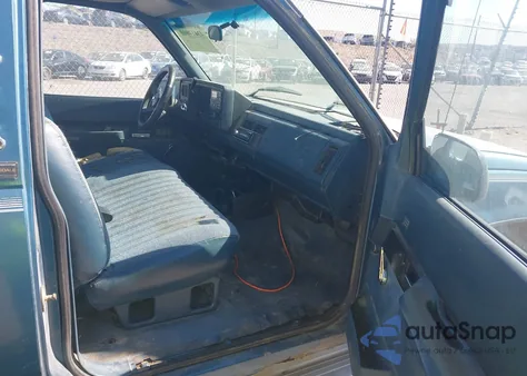 1992 Chevrolet Gmt-400 C2500 z USA, uszkodzony, nr VIN 1GCGC24K7NE132289